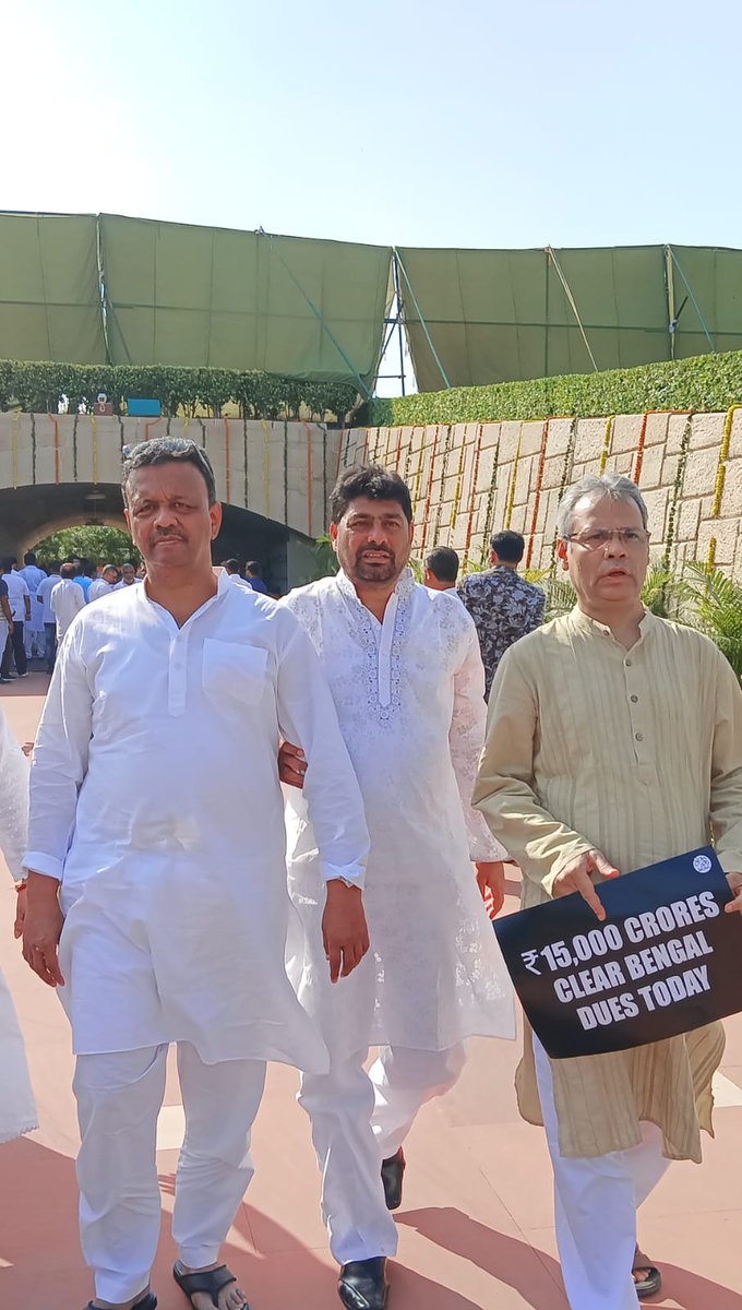 FirhadHakim's tweet image. Our fight for the people of Bengal at Raj Ghat on the auspicious day of #GandhiJayanti
Fighting for the rights of the oppressed is always filled with hurdles but we the followers of Bapu showed the people in power the impact of a peaceful protest. 
Pictures from today&apos;s…
