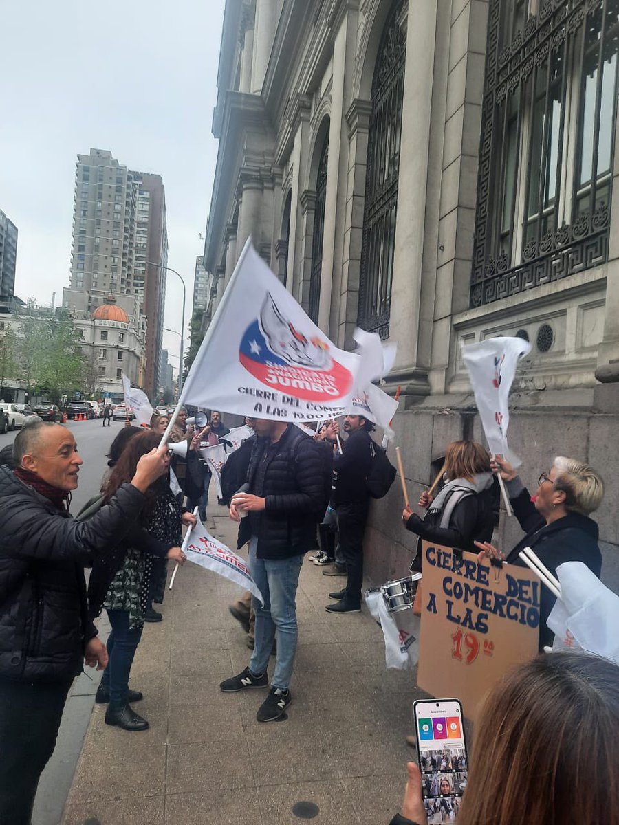 Continuaremos hasta conseguir mejorar la calidad de vida de nuestros trabaja feria y trabajadoras del comercio #cierrecomercio19horas