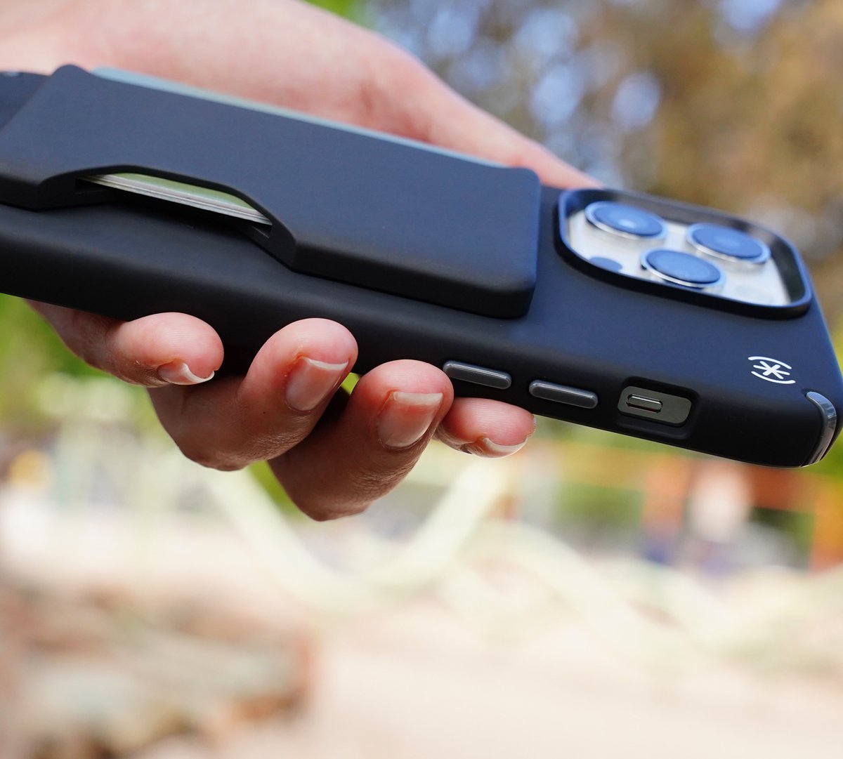 speckproducts's tweet photo. Slim AND Secure. Our Wallet for MagSafe® holds up to three credit, debit, or ID cards and features the ClickLock™ no-slip interlock so your valuables stay put.
•
•
#iPhone15
#speckproducts
#ClickLock
#appleproducts
#techaccessories
#techinnovation
#elevateyourtech https://t.co/gHFPdAbn7K
