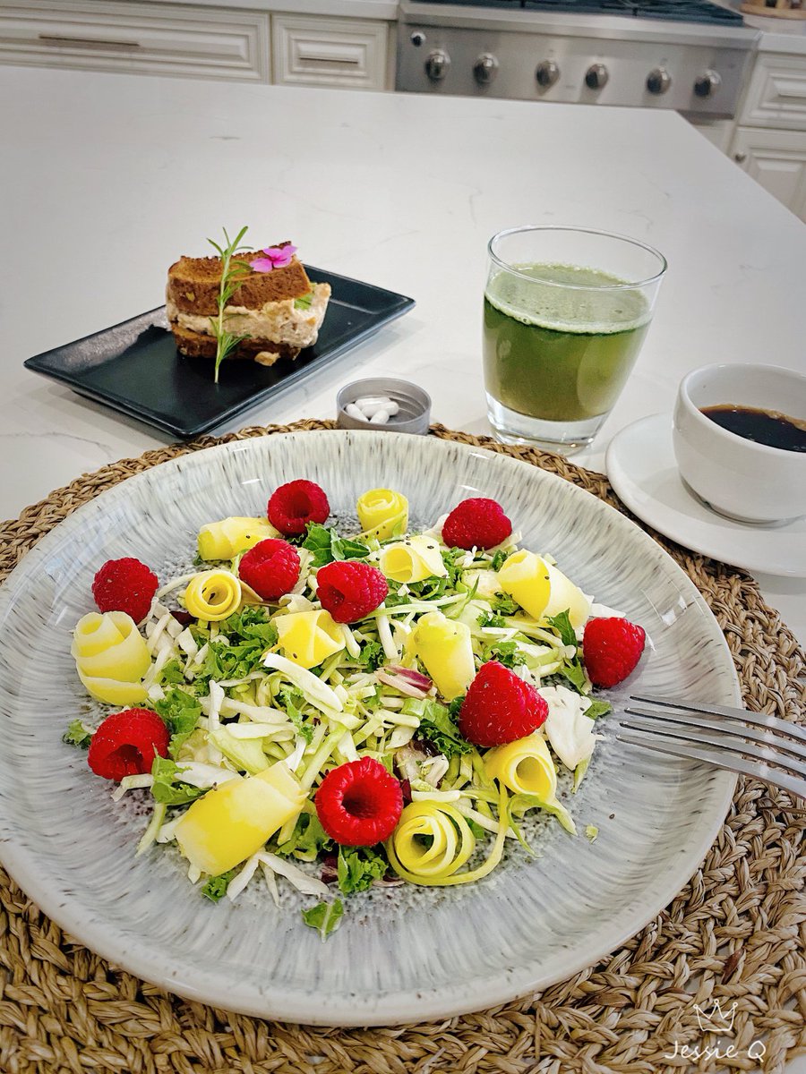SophiaValintina's tweet photo. "Good morning ! Start your day with a healthy and delicious brunch! ❤️🍳" It's back to the beginning of the week. What have we changed from day to day? Each day passes without pain ... ☺✨#MondayMotivation #IDontWantToOverreactBUT #GoodMorningLA #HealthyBrunch #StartYourDayRight