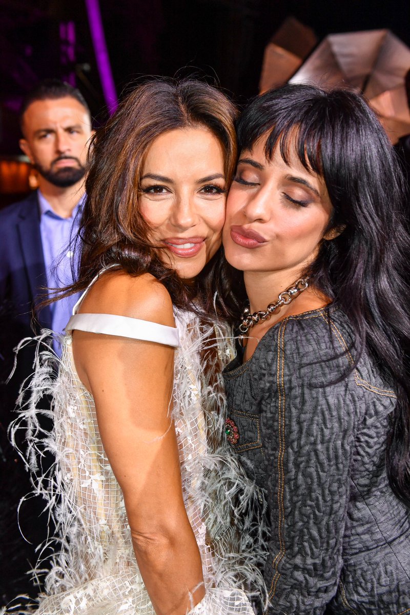 Camila Cabello e Eva Longoria ontem no desfile ‘Walk Your Worth’ da L'Oréal Paris. ❤️