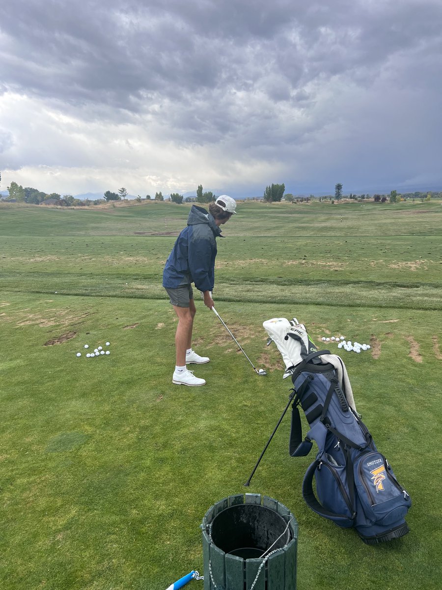 Frederick_Golf's tweet photo. Layne warming up for round 1 of State. On a rainy morning. Go get them!!! #stvrainstorm ⁦@Frederick_HS⁩
⁦@GoldenEaglesFHS⁩ ⁦@goSVVSD⁩ ⁦@SVVSDBissonette⁩ https://t.co/fbBvTVCsVM