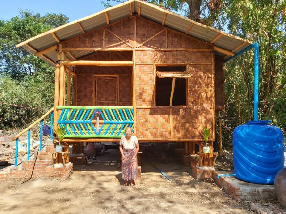 HabitatCanada's tweet photo. Today is #WorldHabitatDay! Did you know over 1.8 billion people worldwide lack adequate housing? 

We're working on life-changing projects to provide safe homes. Discover more about our international projects and how you can make an impact: https://t.co/Q4JHVlgjHq https://t.co/lZ3XDkfmVG
