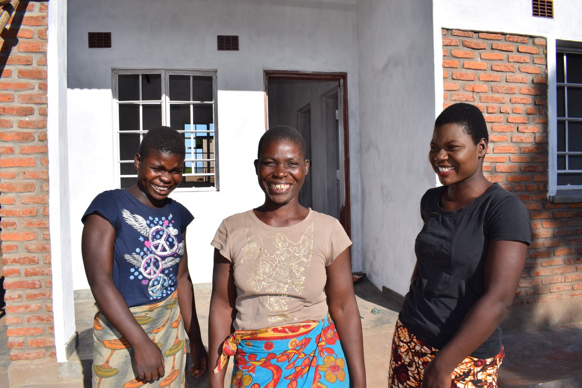 Today is #WorldHabitatDay! Did you know over 1.8 billion people worldwide lack adequate housing? 

We're working on life-changing projects to provide safe homes. Discover more about our international projects and how you can make an impact: habitat.ca/en/ways-to-giv…