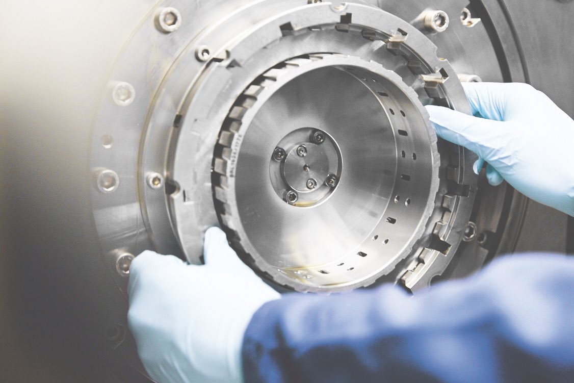 En Fuchs somos socio líder en la industria, hemos recibido numerosos premios del sector y de sus proveedores, incluyendo el Premio ZF, el Premio VW, el Premio de proveedores Daimler y un reconocimiento de Proveedor Preferido en Robert Bosch GmbH.