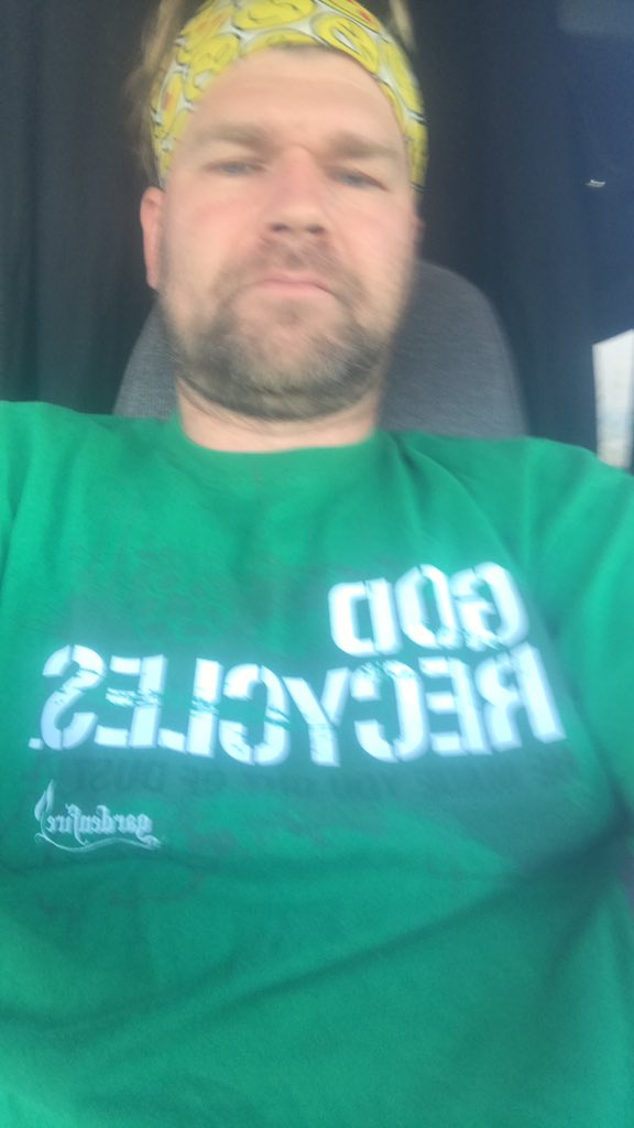 REZAREKT12's tweet photo. Yes He Does https://t.co/TLgpR14pDA
