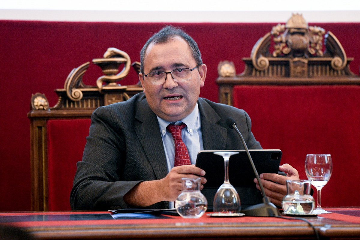 HumansFundacion's tweet photo. 🗨️ 'Impacto de la obesidad. Informe de humanización'.
Continuamos el acto de presentación del #InformeHASPO con la intervención del Dr. @Fernand68511127, especialista en psicología clínica y Director de la Unidad de Trastornos Alimentarios en el @hbellvitge. https://t.co/3Bh1MeUKMG