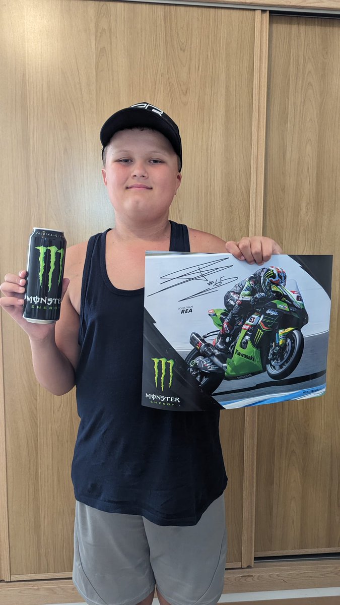 So me and my mum @Shananigan88 were just walking down the front and exploring the shops in praia da rocha and we walked into one and they just happened to have a deal on were if you bought a monster you got a free @jonathanrea poster with it so that was cool #wsbk #Team65