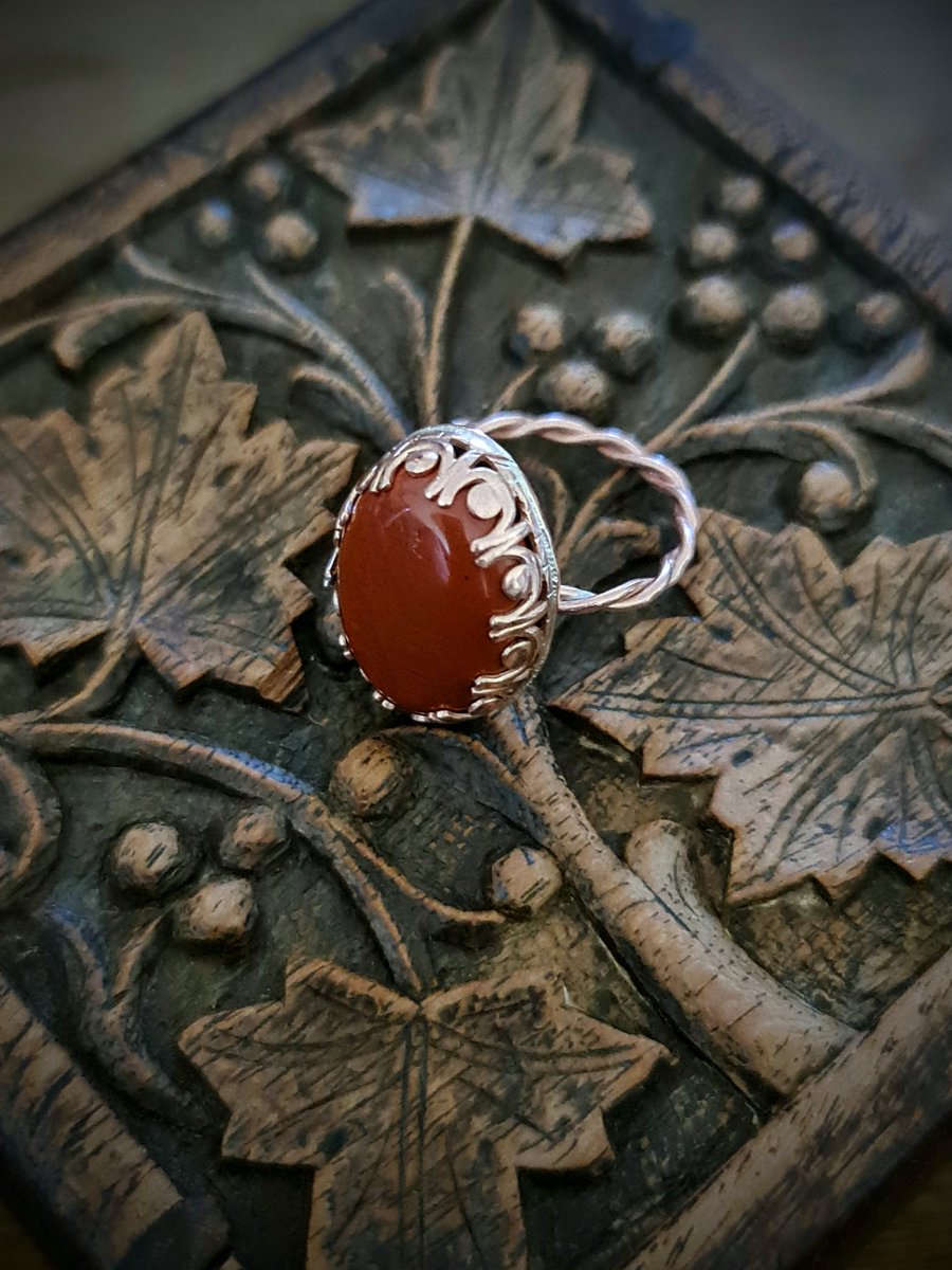 swwsociety's tweet image. #Handmade #protectionring in healing #copper, set with grounding #rootchakraenergy radiating from this gorgeous large #redjasper cabachon, made with a nod to the #Victorianstyle &amp;amp; era. 
I made this with a very magical friend in mind - my girlfriend Terri
Full post on Instagram