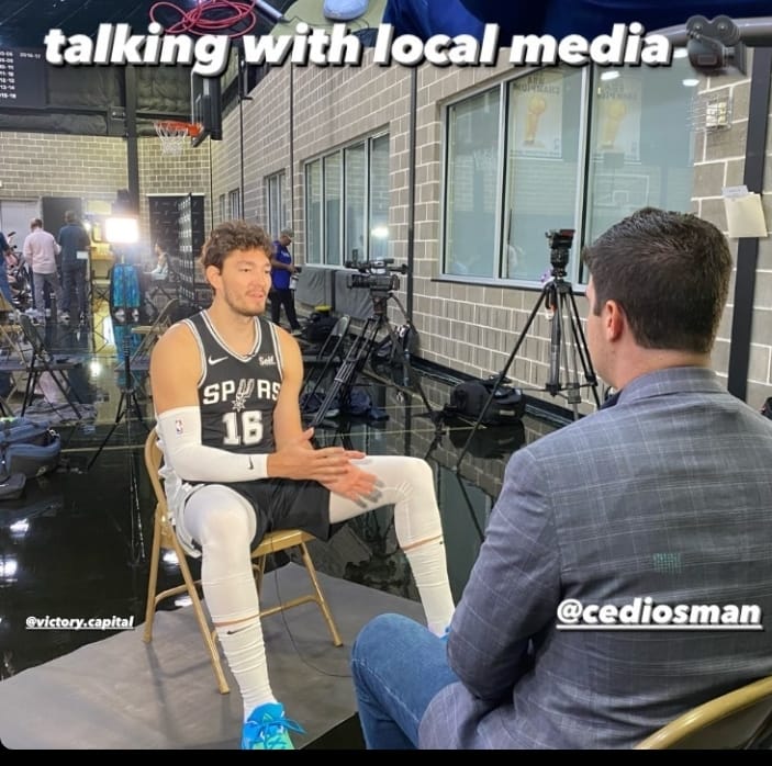 Brisa98573686's tweet photo. Cedi 💙🍀

#TheFirstCedi https://t.co/b7nYSwzqtM
