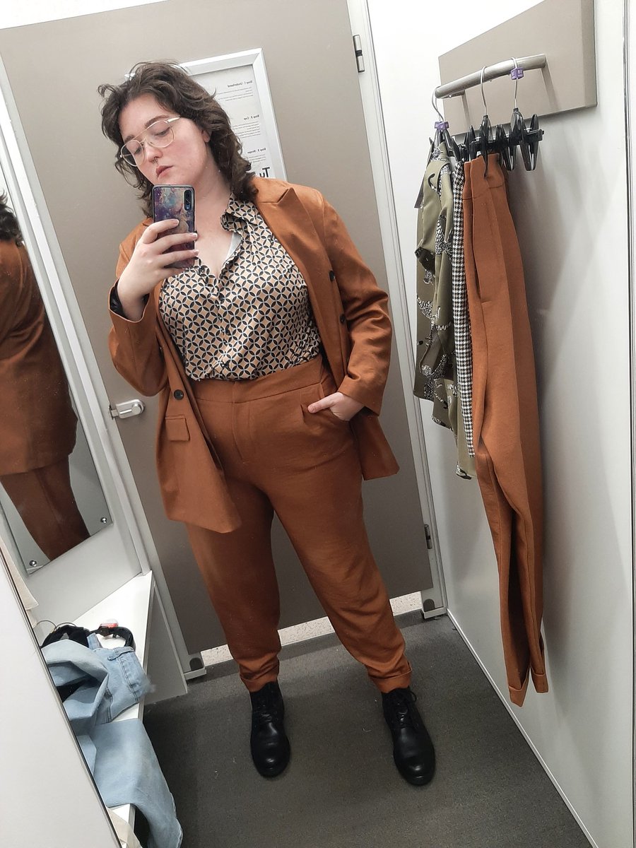 jessieisnim's tweet photo. I wear suits now https://t.co/BHanemkUXE