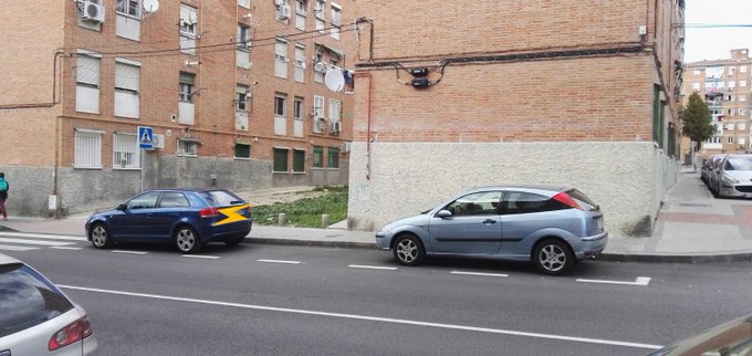 guardiacivil's tweet photo. Ya ya!...
Ya conocemos el dicho de que donde comen 2, comen 3... 
¿Pero por qué donde aparcan 2 🚙➖🚙 no pueden hacerlo 3 🚙🚙🚙.?
#MundoCívico https://t.co/cyBKuuXMbi