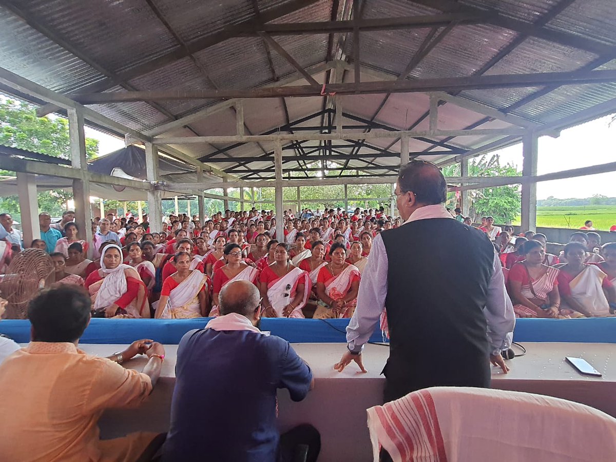 mriganka_dr's tweet photo. #sewapakhawada .. we believe in #sewahisangathan .. today took part in distribution of #ayusmanbharat health card in #Koithalkuchi, #dharmapur LAC, These card provide #free_treatment upto #5lac .. @himantabiswa @cmpatowary @BJP4Nlb @BJP4India @BJP4Assam https://t.co/R6gINkN6uz