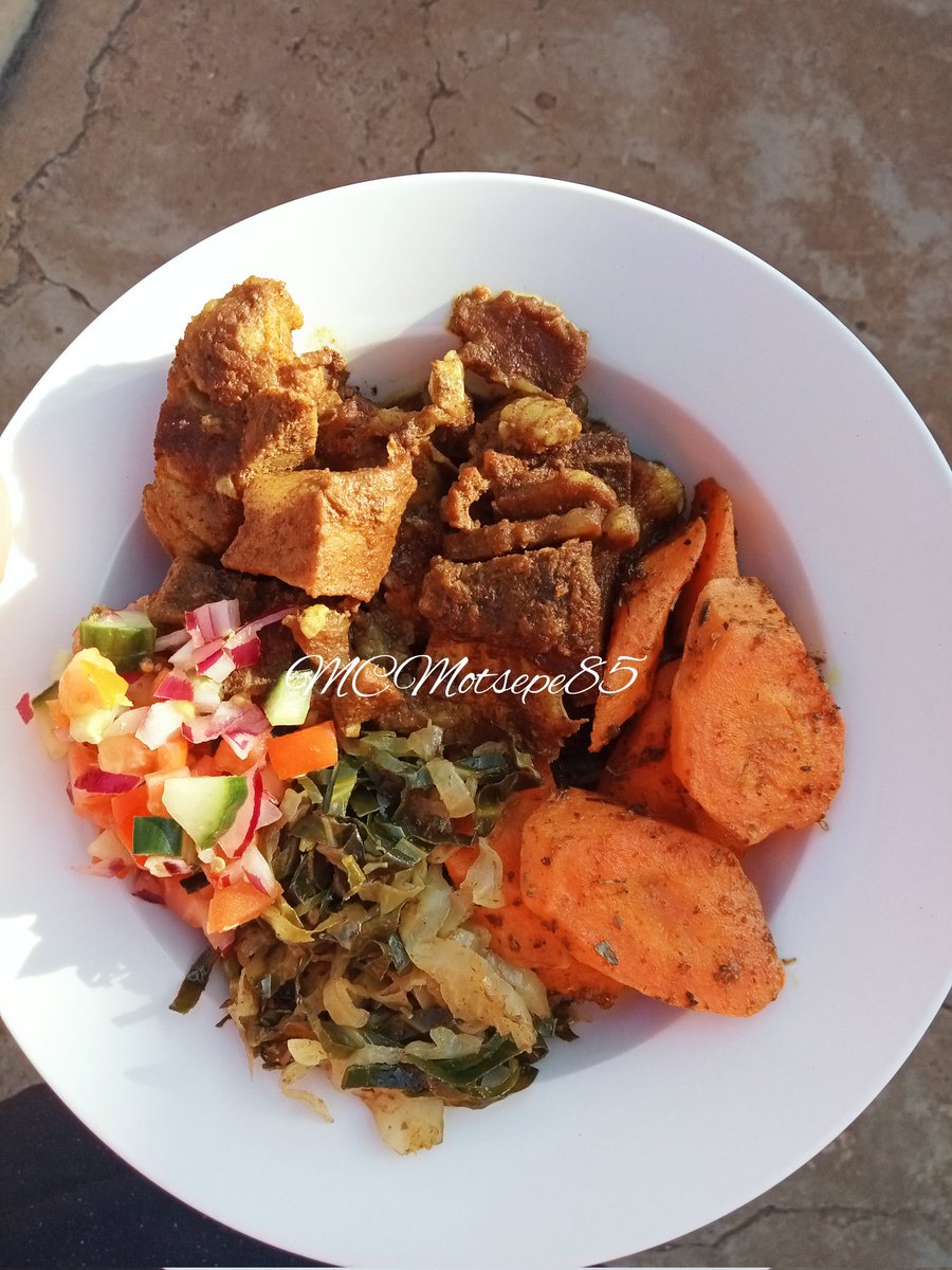 MCMotsepe85's tweet photo. Just a simple meal to start the day
Beef Stew served with Carrots π₯, cabbage π₯¬, Salsa
As we tune into today's episode of
#SkeemSaam
#Banting #bantinglifestyle #bantingsouthafrica #bantingsouthafrica
#CLIFFOODART https://t.co/y0RX3dZWnS