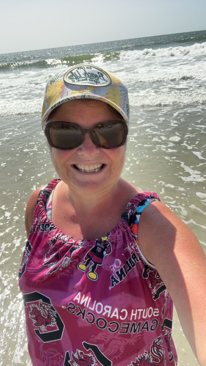 trock67's tweet photo. Reppin my Gamecocks at the beach #fallvacay #myhappyplace #beachgirl #gogamecocks https://t.co/WGCJHxlDOy