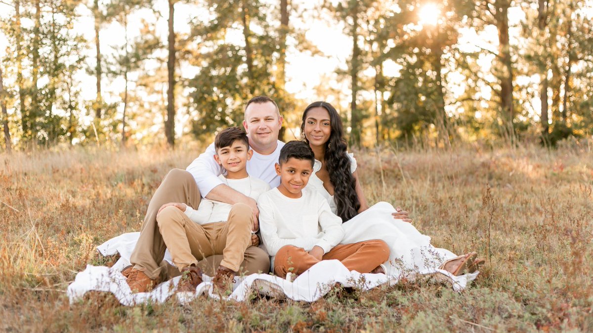 KayKayStam's tweet image. SC Mom Needs a Kidney Donor! Any blood type can donate- Kayla is fighting to stay alive so she can continue raising her two boys with her husband Scott. Interested donors can fill out a brief form at musc.co/livingdonorform or contact MUSC at 843-792-5097. 🙏💜
#lupus #donatelife