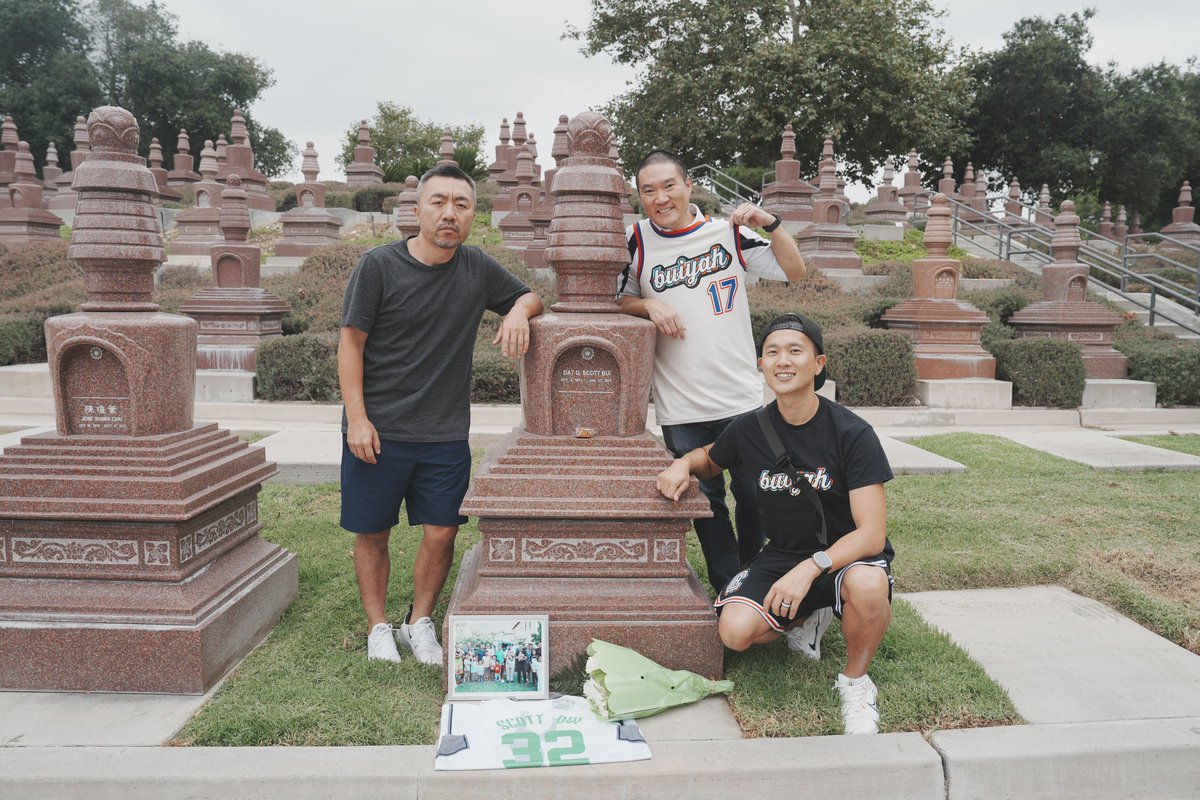 RikDaddy's tweet photo. Celebrating our big bro’s 50th birthday today. Happy birthday, @scottbui. What’s the plan for today? Can’t go wrong with the usual @popeyes fried chicken, hoops, boba, Korean spa, KBBQ, and karaoke. #HBD #50 #BuiYah #TeamGyssien #HoopsInHeaven #SB32 https://t.co/As0huvjLGa