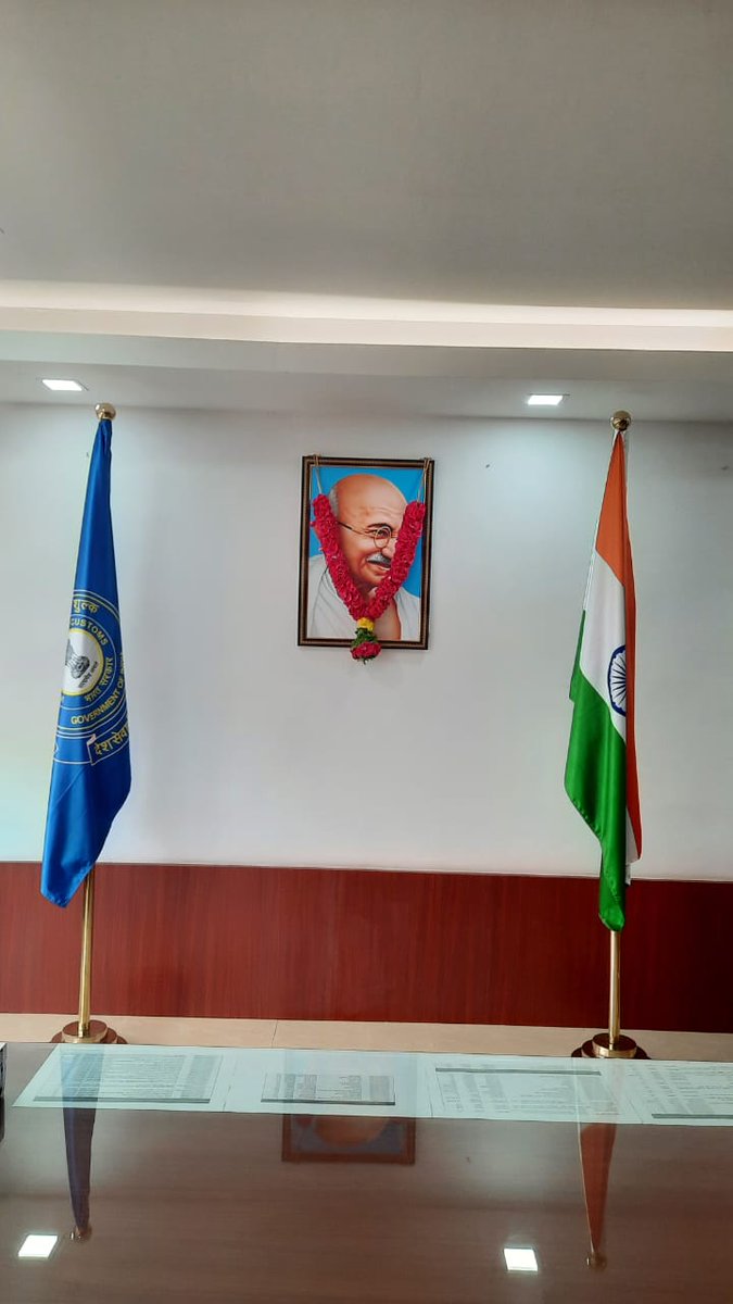GstSalem's tweet photo. #SwachhBharat Salem GST Commissionerate paid tributes to Mahatma Gandhi on the occasion of Gandhi Jayanthi at the office today and carried Swachhata work campaign as part of SHS- Shramdaan and Janbhagidari. @SwachhBharatGov https://t.co/y8Zi1wiZ0I