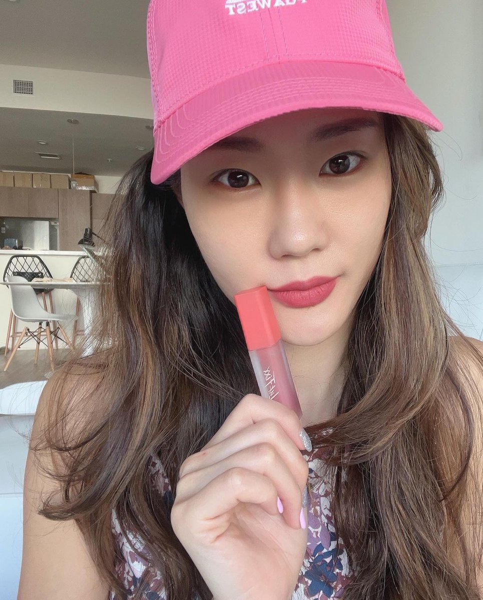 Can_dice8's tweet image. Newly renewed Lookpix velvet tattoo lip tint. 
All three colors are really pretty. 
Let's compare the colors.
In order: 1) Milky Deep Pink 2) Cinnamon Orange 3) Dried Rose.
Apply it before eating rice, it lasts even after eating. 
Real long-lasting tattoo lip tint!

＃USAtools
