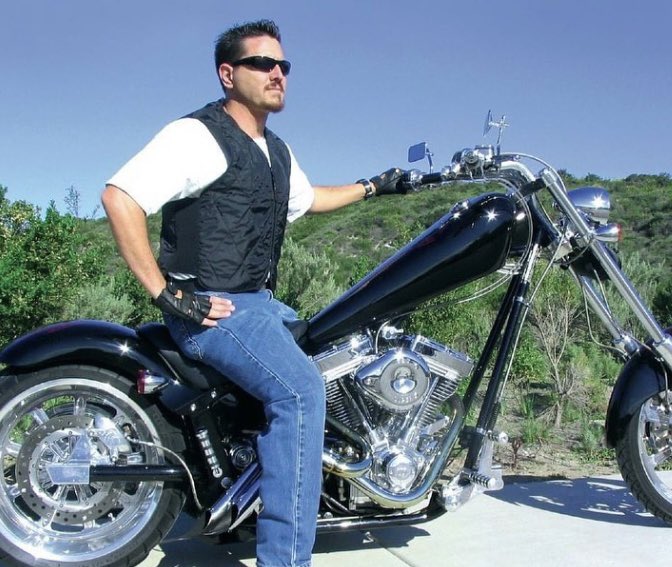 CoolCanuckCorp's tweet image. Loving this hot October weather? ☀️Get out there on your bike with one of our 6529 Hyperkewl Cooling Vests to keep you cool on the road. 
staywarm-staycool.ca 
coolcanuck.com
#StayWarmStayCool #styleandfunction #loveyourride #motorcycles #coolingvest #TechNiche