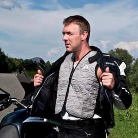 CoolCanuckCorp's tweet image. Loving this hot October weather? ☀️Get out there on your bike with one of our 6529 Hyperkewl Cooling Vests to keep you cool on the road. 
staywarm-staycool.ca 
coolcanuck.com
#StayWarmStayCool #styleandfunction #loveyourride #motorcycles #coolingvest #TechNiche