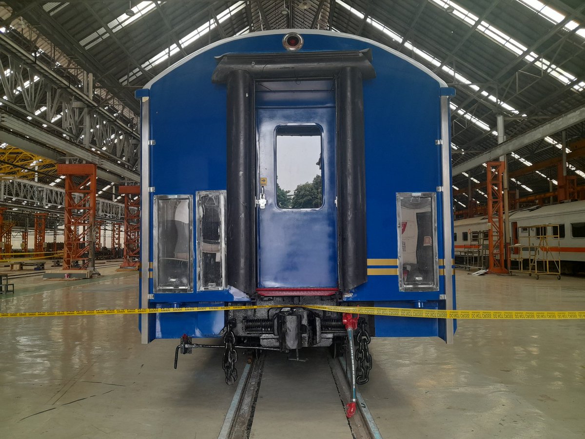 wira1517's tweet image. Compartment Suites.
#fotosepur 
#kompartemen 
#compartment 
#keretaapikita 
#photography 
#railfans
#railway
@jalur5_ 
@keretaapikita 
@KAI121 
@AnkerTwiter 
@irpsID 
@GM_MarKA 
@sahabat_kereta 
@EdanSepurID