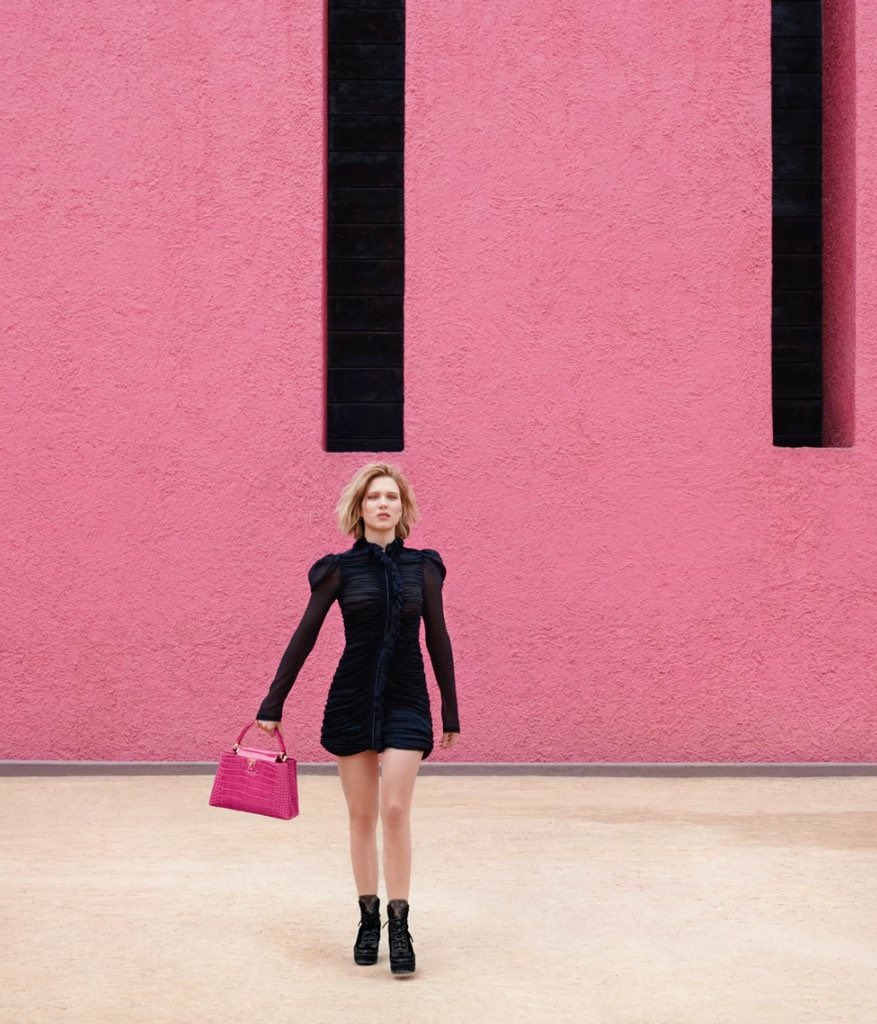 hectorvelazhv's tweet photo. El rosa mexicano de Luis Barragán en campaña para Louis Vuitton 

La arquitectura y la moda ! 👌🇲🇽 
Feliz día internacional de arquitectura  !

#arquitectura https://t.co/VlI0x6KFMJ