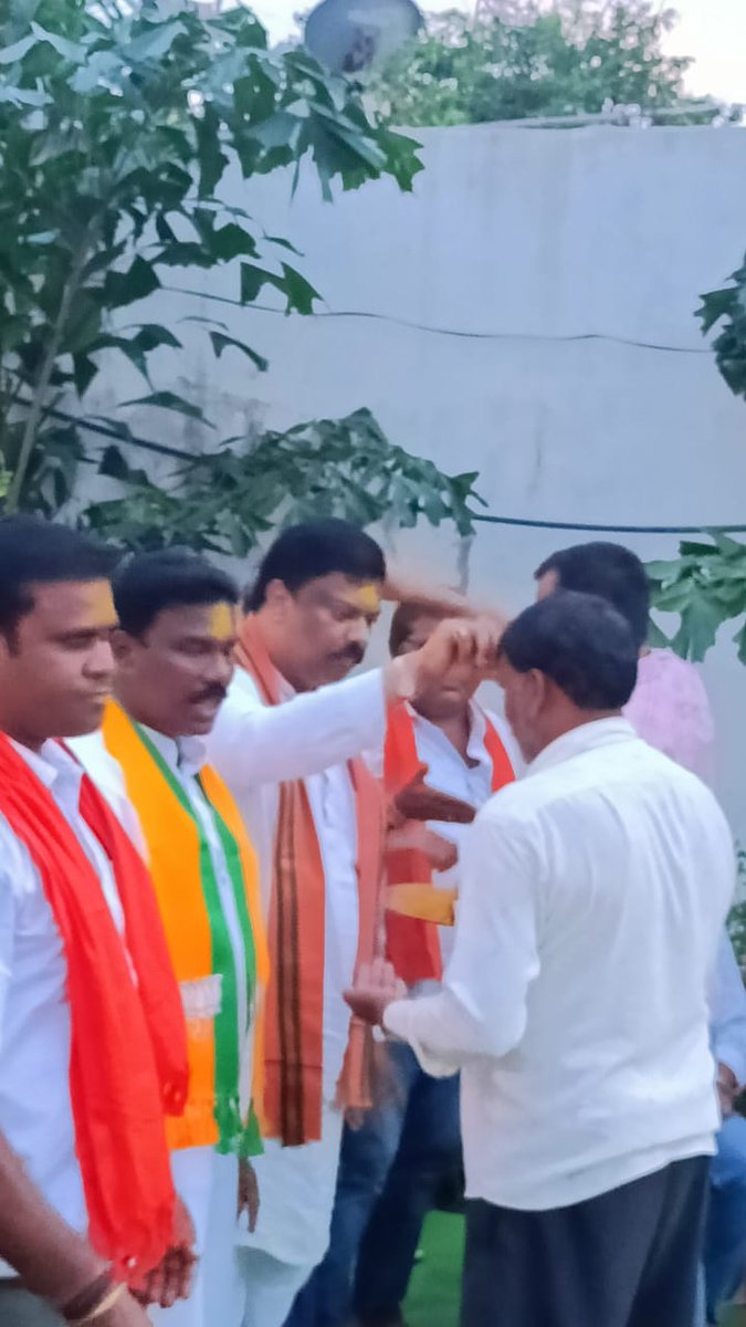 vikasmarkambjp's tweet photo. आज #सिहावा_विधानसभा क्षेत्र के #मगरलोड मंडल के अंतर्गत ग्राम #नवागांव में जनसंपर्क कार्यक्रम में शामिल होकर भाजपा विधायक प्रत्याशी भाई श्री @ShrawanMrkamBJP जी के पक्ष में वोट मांगा। 
#छत्तीसगढ़ #magarload #जनसंपर्क https://t.co/dUhMJf8OBQ