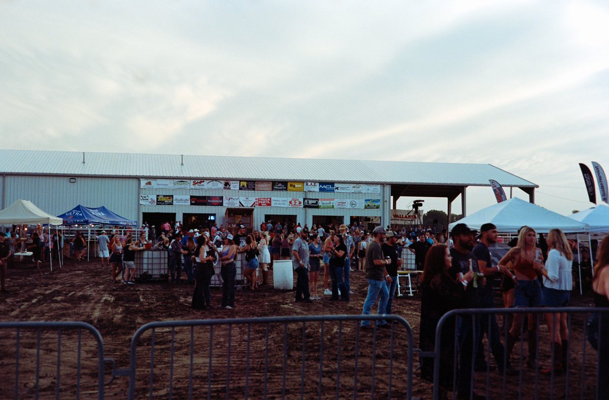 gcvoelker98's tweet photo. Post torrential down pour shows in a rodeo ring are not for the faint of heart. @DylanWheeler_ crew on film.  #kodak160 https://t.co/OF9KjUqBRc