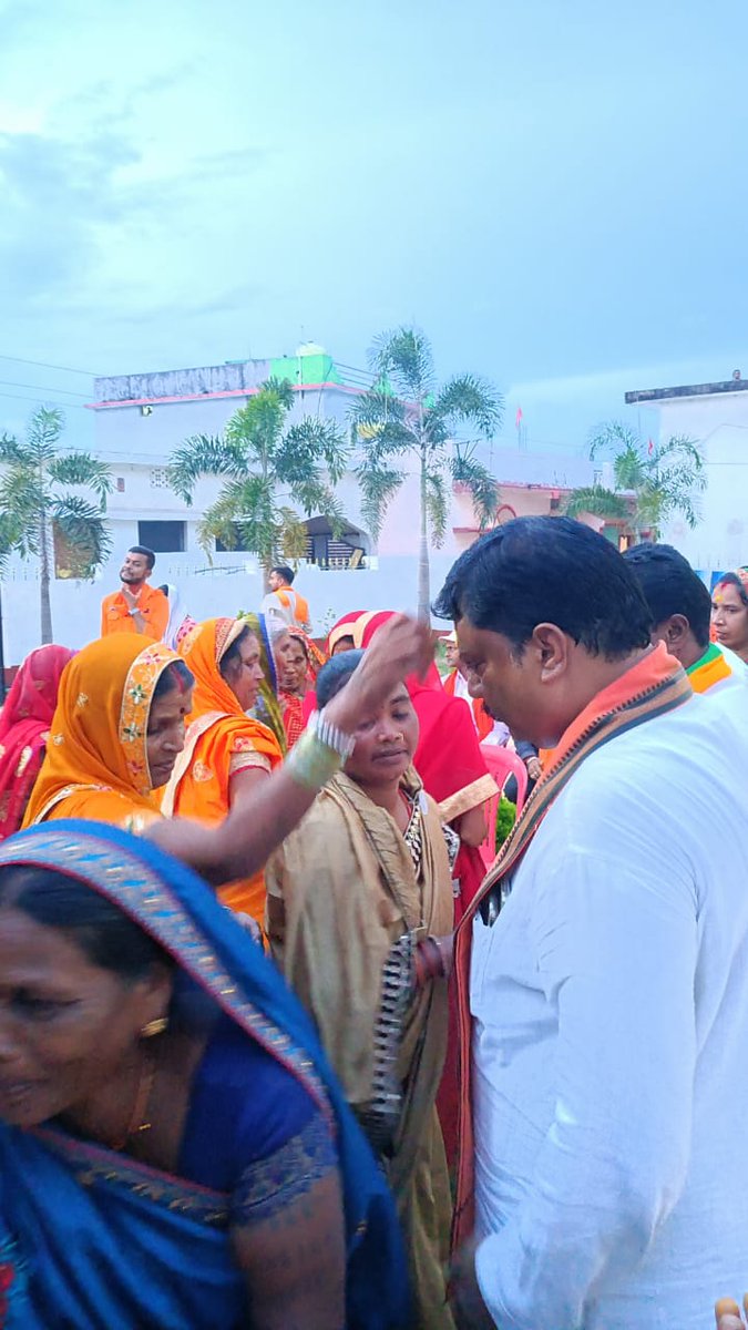vikasmarkambjp's tweet photo. आज #सिहावा_विधानसभा क्षेत्र के #मगरलोड मंडल के अंतर्गत ग्राम #नवागांव में जनसंपर्क कार्यक्रम में शामिल होकर भाजपा विधायक प्रत्याशी भाई श्री @ShrawanMrkamBJP जी के पक्ष में वोट मांगा। 
#छत्तीसगढ़ #magarload #जनसंपर्क https://t.co/dUhMJf8OBQ