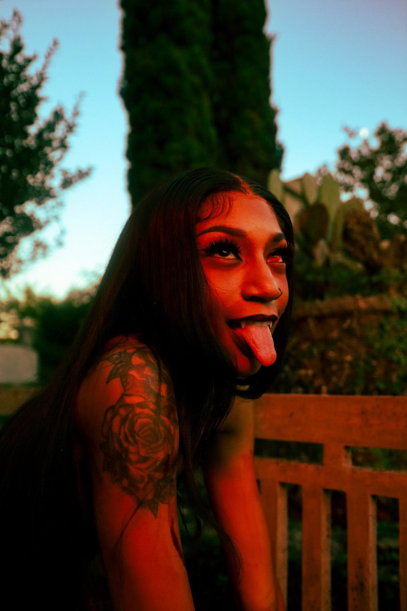 gnarly girl 💋 tweet media