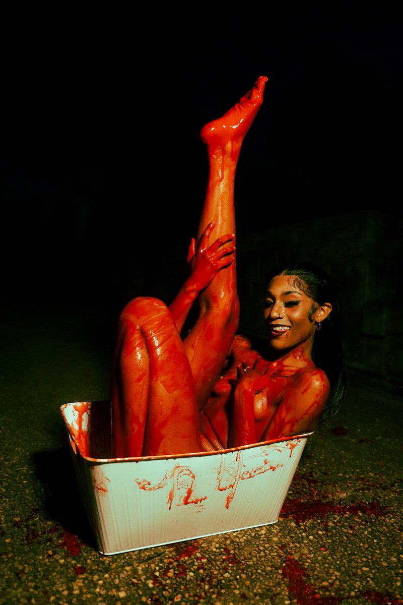 gnarly girl 💋 tweet media