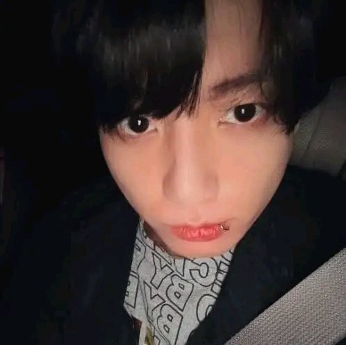 jimimoonn's tweet photo. EU TE AMO SELCAs DO JUNGKOOK EU TE AMO❤ https://t.co/oMsidMsSfK