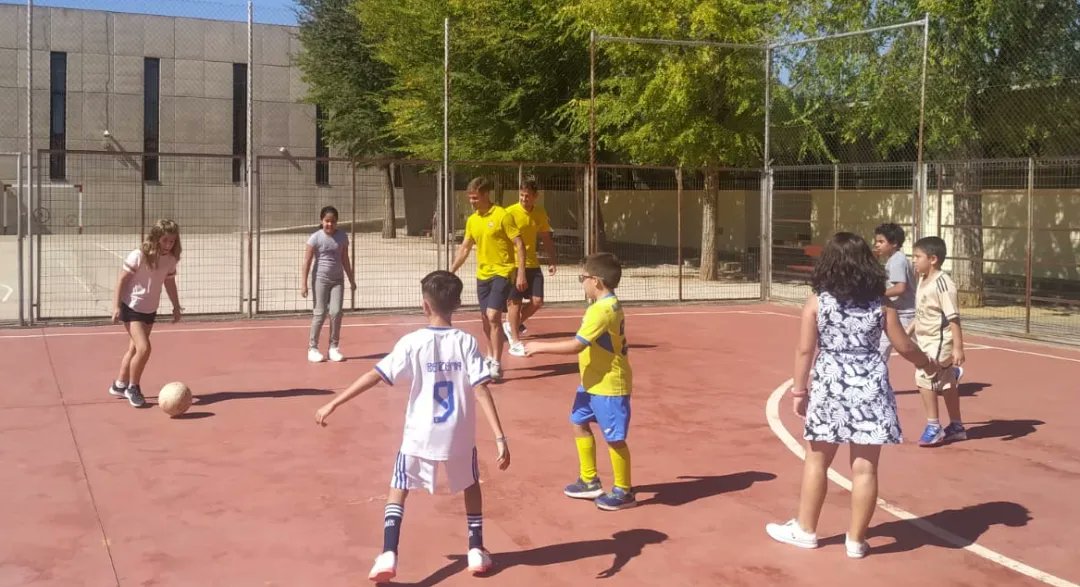 🏃🏻‍♂️ SEMANA EUROPEA DEL DEPORTE
🗣️ ENCUENTRO CON JUGADORES C.F. LA SOLANA.

Queremos agradecer la colaboración de nuestros  jugadores <a href="/19_lvaro/">Maldonadoo</a> y <a href="/tetevacas10/">Tete Vacas</a> , que fueron a contar sus experiencias, sus trayectorias deportivas y lo importante que es estudiar.. +