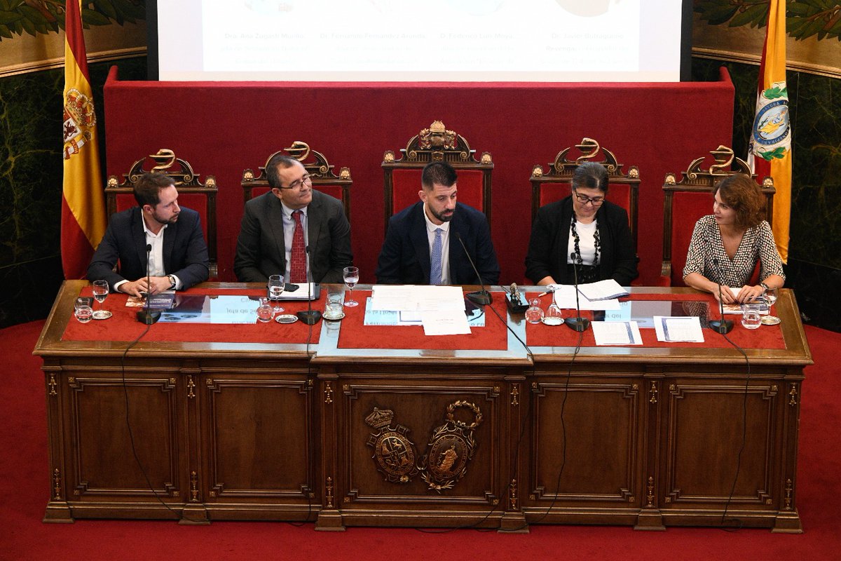 HumansFundacion's tweet photo. Cerramos la jornada con un debate sobre ➡️ ¿Cómo mejorar la atención sociosanitaria humanizada a la persona que vive con #obesidad?
Los expertos @ana_azugas, @Fernand68511127, @FedericoLuisMo y @javierbutra profundizan sobre el tema.
#InformeHASPO
https://t.co/bqCayqQg8H https://t.co/q7ZmYP2Ygw