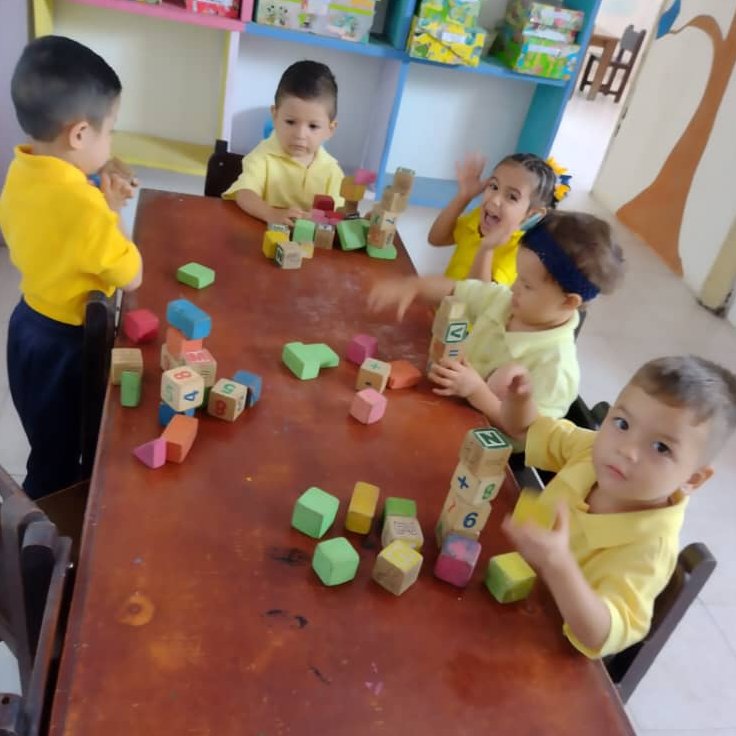 #02Oct En el estado Táchira y todos sus municipios, los Simoncitos Comunitarios activos con su regreso a clases, la alegría de cada niño y niña es la motivación que cada Madre y Docente Comunitaria necesita para dar lo mejor de sí.

<a href="/NicolasMaduro/">Nicolás Maduro</a> 
<a href="/_LaAvanzadora/">Yelitze Santaella</a> 
<a href="/gtorodelara/">Gisela Toro Hernández</a>