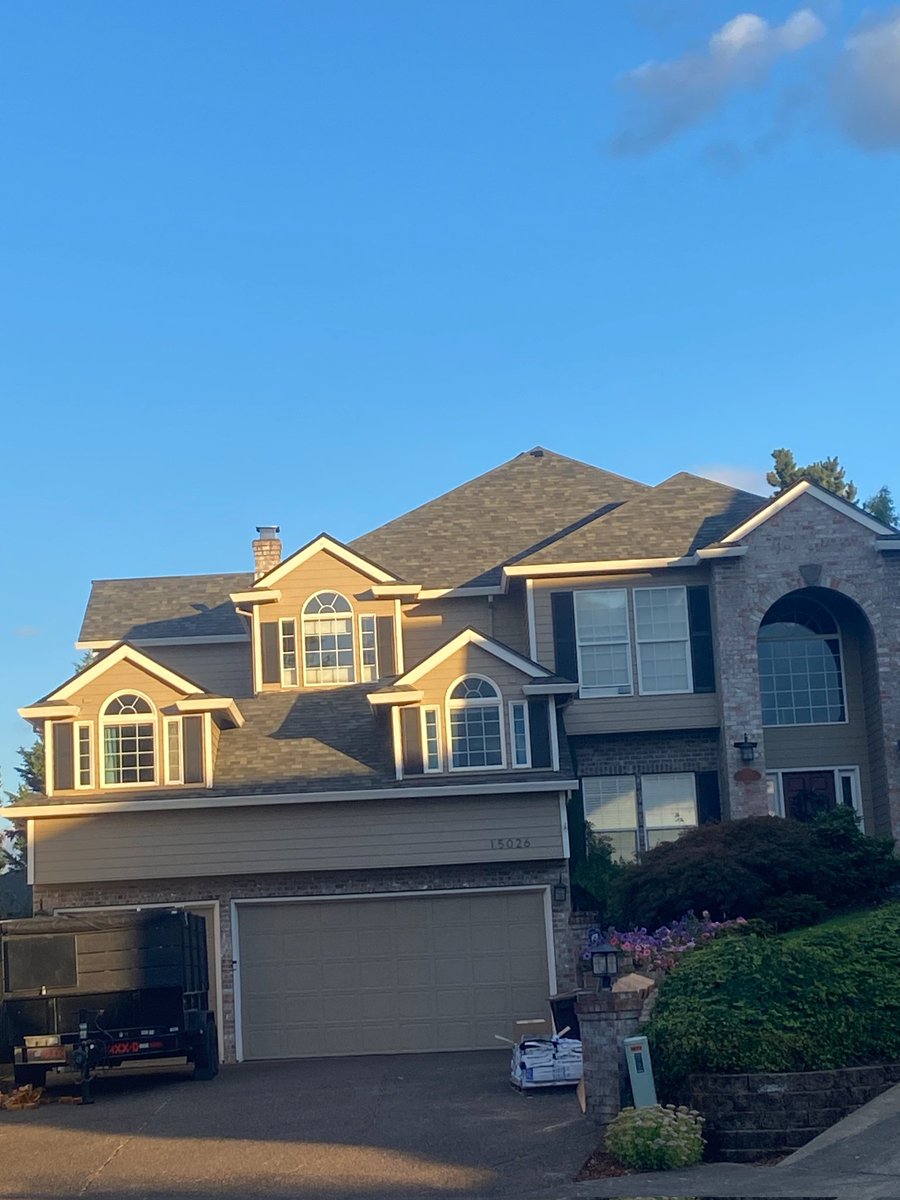 NwRoofTechInc's tweet photo. What a beautiful roof done by Northwest roof tech! #nwrooftech #roof #shingles #grey https://t.co/HjCftmenrv