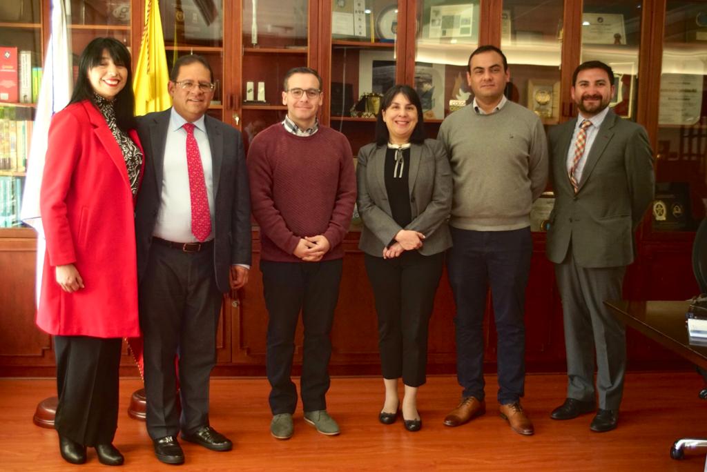 igacColombia's tweet photo. ¡#IGACInternacional hace parte de #COMIXTA 🇨🇴🤝🇨🇱!
Con @igm_chile estamos intercambiando conocimiento y construyendo proyecto de cooperación para fortalecer red geodésica y las metodologías de producción y validación cartográfica a partir de insumos de observación de la Tierra💪 https://t.co/TlTguKyRns