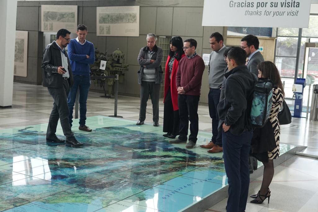 igacColombia's tweet photo. ¡#IGACInternacional hace parte de #COMIXTA 🇨🇴🤝🇨🇱!
Con @igm_chile estamos intercambiando conocimiento y construyendo proyecto de cooperación para fortalecer red geodésica y las metodologías de producción y validación cartográfica a partir de insumos de observación de la Tierra💪 https://t.co/TlTguKyRns
