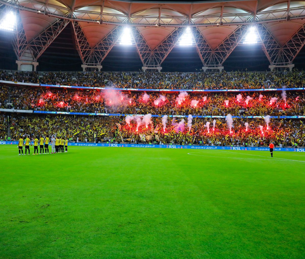 t_alshdayed's tweet photo. نادي الوطن 🇸🇦

سيحفظ لكم الوطن والتاريخ موقفكم
#الإتحاد يمثل كل سعودي 💛🖤 https://t.co/qpJYQi41Qi