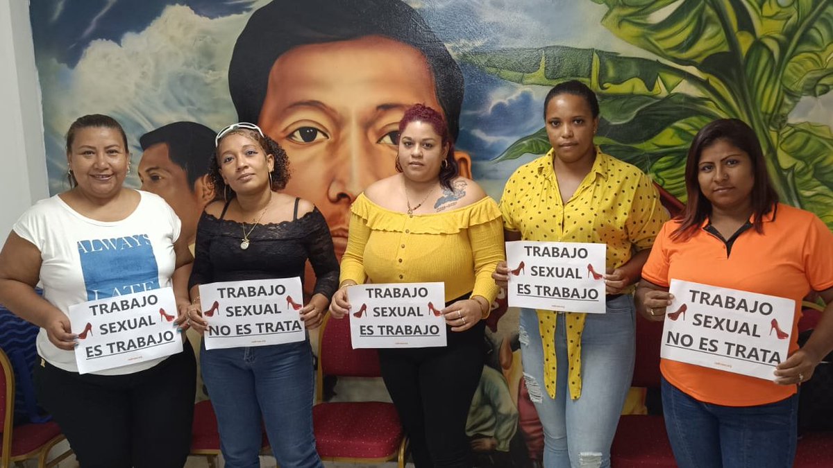 RedTraSex's tweet photo. 🇵🇦 #Panama Reunidas con las compañeras de Mujeres con Dignidad y Derechos de Panamá #MDDP.

Gracias a Convergencia Sindical @CS_Panama por el espacio y apoyo a nuestra lucha como mujeres trabajadoras.

¡No somos el problema, somos parte de la solución! #TrabajoSexualEsTrabajo 🧡 https://t.co/Fwid2cKUv7