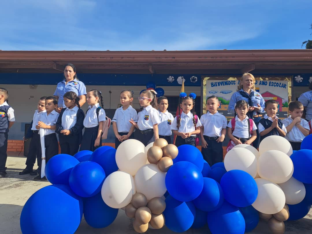 Bienvenida al Año Escolar 2023_2024  EN Virgilio Pinzon #FundabitPresente <a href="/EBVIRGILIOPINZO/">EB VIRGILIO PINZON</a> <a href="/FundabitTachira/">Fundabit Táchira</a> <a href="/Fundabit_/">FundabitOficial</a> <a href="/_LaAvanzadora/">Yelitze Santaella</a>