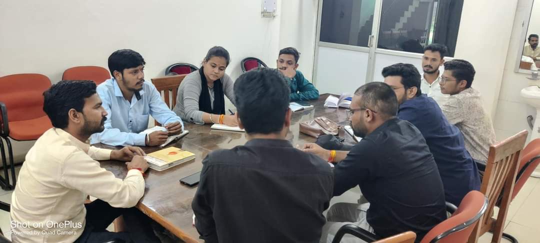 abvpdhar's tweet photo. अखिल भारतीय विद्यार्थी परिषद धार जिले की जिला समिति बैठक धार में संपन्न हुई। जिसमें प्रमुख रूप से धार विभाग संगठन मंत्री श्री आशीष जी शर्मा उपस्थित रहे।🚩
 @ashish_sharmas
@GouravSahu__ @Mithuntanwar13 @RoneyRaghuvansh @SurbhiRawal6
#abvpdhar #abvpmalwa https://t.co/T0BVl1N07G