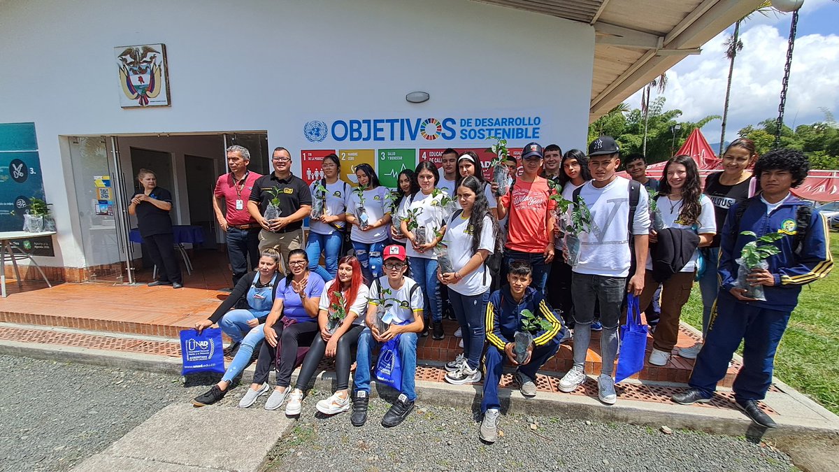 IngYulian's tweet photo. #UNADInnova⚛️El Centro de Innovación y Productividad en Biotecnología de @UniversidadUNAD recibe grata visita de la Institución Educativa la Bella #Grado10 con fines de reconocimiento de infraestructura tecnológica (IT) y de (I+D+i+F). Somos #MásUNADMásEquidad, @JaimeLeal_ https://t.co/ckiTwrDPQJ