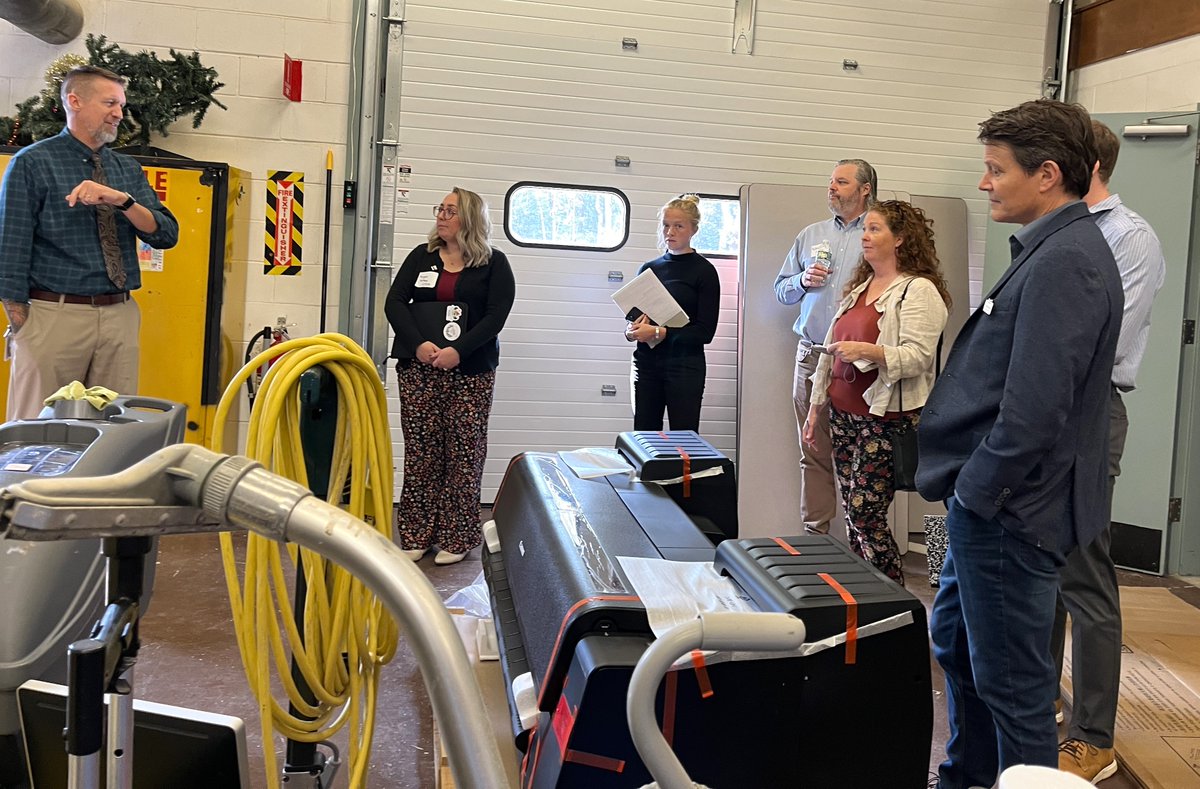 USDARD_Maine's tweet image. The Hancock County Technical Center in @EllsworthMaine prepares students for high-skill jobs, but is small/outdated for 21st century needs. ME State Dir. Hampson toured recently w/ HCTC Dir. Bill Tracy to discuss how RD loans might help as the school "aspires higher."
#votech
