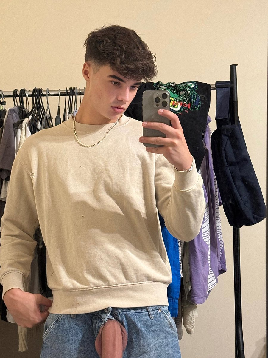 leedsladcd's tweet photo. Retweet for full picture 😈 https://t.co/KgHxUUUwGy