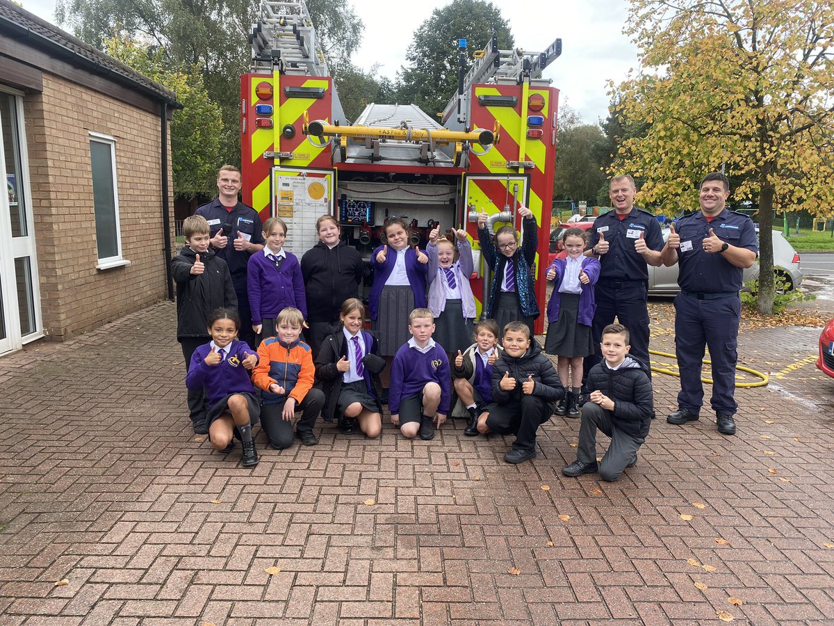 BirchwoodCE's tweet photo. Year 5 had a great afternoon with @BirchwoodFS learning all about the roles and responsibilities of a firefighter 👩‍🚒👨‍🚒 and the importance of fire safety in and around your home! Thank you so much for visiting us! #bcepsyear5 #bcepscareers #bcepsfireseafety https://t.co/WeMJXmISPC
