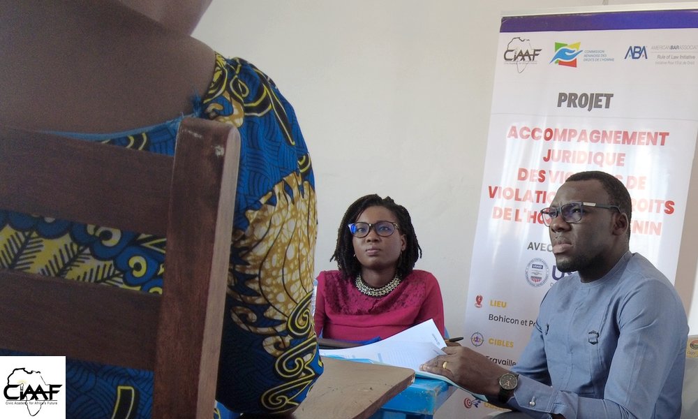 des victimes de violations des droits humains. Pendant 5 jours, nos experts juristes mettront leur expertise à contribution  pour accompagner la population. Les séances se dérouleront au siège de la section régionale Zou/Collines de la <a href="/commission_cbdh/">CBDH: Commission Béninoise des Droits de l'Homme</a> qui supervise le projet.