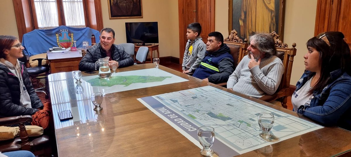BertellysHernan's tweet photo. 🔙Mantuve una reunión con integrantes de la Federación Argentina de Cartoneros, Carreros y Recicladores. 
Conversamos sobre el funcionamiento del Centro de Reciclado Municipal y trazamos estrategias en torno a la problemática medioambiental. https://t.co/RT4MACcZog