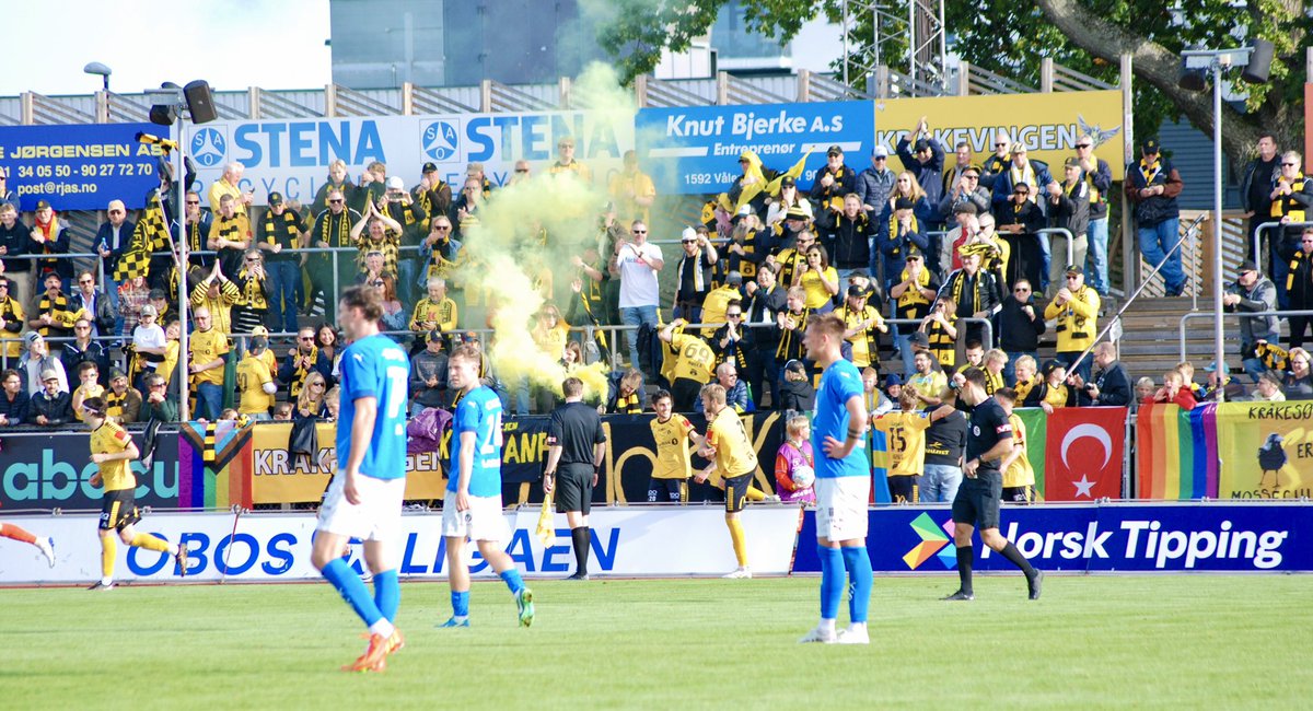 AlvinHolm3's tweet photo. Deilige jubelscener 💛⚽️🖤 
📸 Holm Photographer 📸 https://t.co/UTGlHAJme2